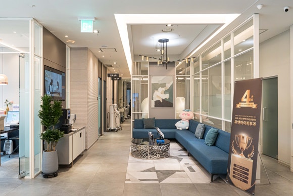 한자리에서만 10년, 이제서야 환자분들께 전해드리는 진심 - 왕십리 유앤아이피부과의원 관련 이미지 12