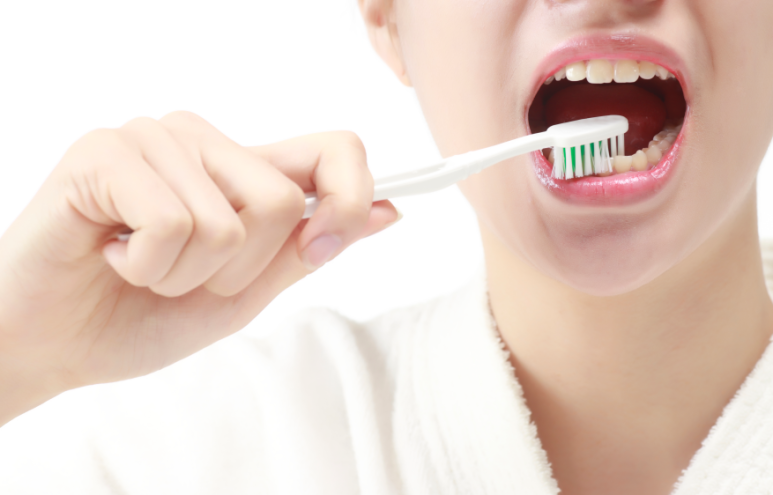 You Brush Thoroughly, but Still Have Bad Breath? 4 Real Causes Your Toothbrush Can’t Reach image 6