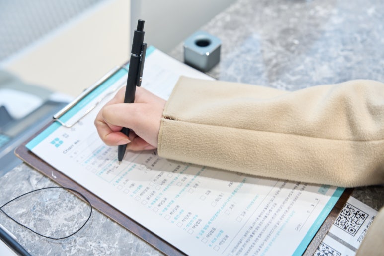 치아 라미네이트, 자연스러움을 위해 비교하고 있다면? 관련 이미지 1