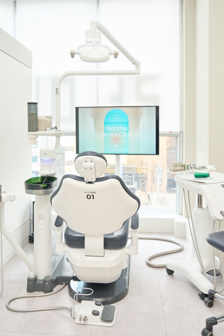 치아 라미네이트, 자연스러움을 위해 비교하고 있다면? 관련 이미지 2