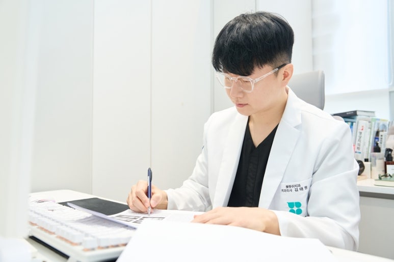 앞니 라미네이트 시술 왜 자꾸 망설이게 될까요? 관련 이미지 2