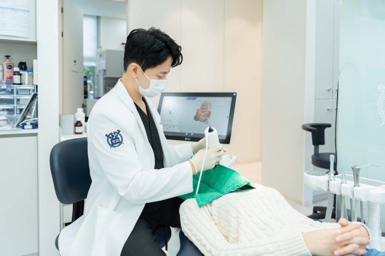 강남치과추천, 미소를 디자인하는 의사가 알려드립니다. 관련 이미지 1