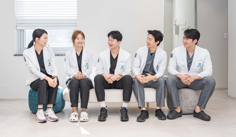 밤낮없이 SNS를 하는 치과의사의 속사정 - 유튜버 치과왕 관련 이미지 22