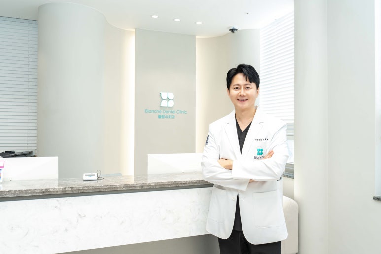 앞니 사이 벌어짐 고민이신가요? 치과의사가 추천하는 자연스러운 해결법 관련 이미지 1