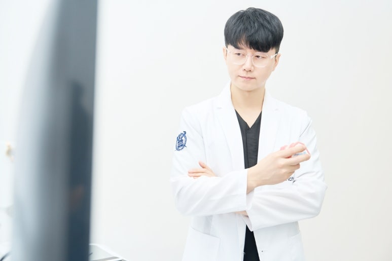 앞니 끝 깨짐, 치료가 필요할까요? 관련 이미지 1