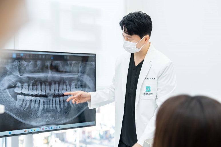 앞니 사이 벌어짐 고민이신가요? 치과의사가 추천하는 자연스러운 해결법 관련 이미지 3