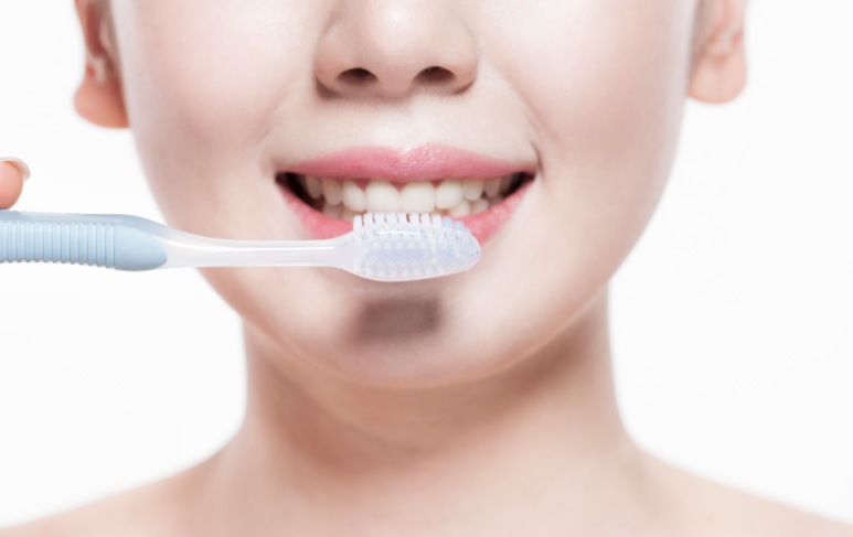 Why Painless Gum Bleeding Can Be More Dangerous — 3 Golden Opportunities to Act Before the Alveolar Bone Deteriorates image 3