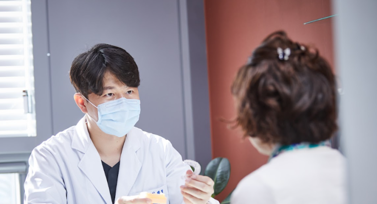 When Crown Costs Are Covered by Health Insurance—and When They Aren’t | Differences Between Zirconia and Gold Crowns image 5