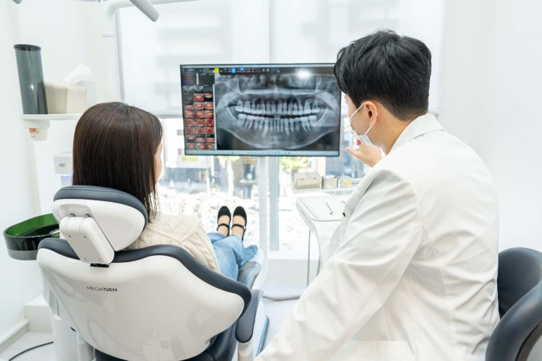 밤낮없이 SNS를 하는 치과의사의 속사정 - 유튜버 치과왕 관련 이미지 23