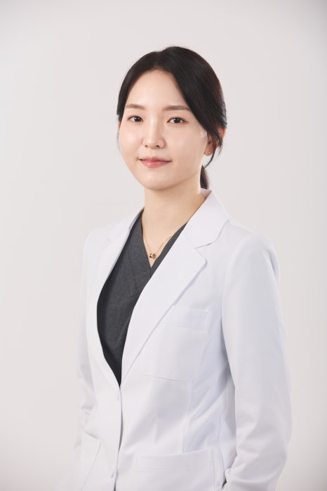 본연의 아름다움이 깨어나는 로바에클리닉 대표, 박서영 원장입니다. 관련 이미지 3