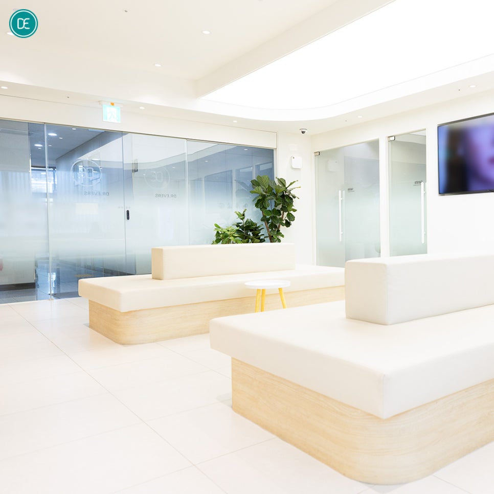 What Is the Duration of 200 Shots Around the Eyelids at the 검단 Eyeshlink Universe? image 4