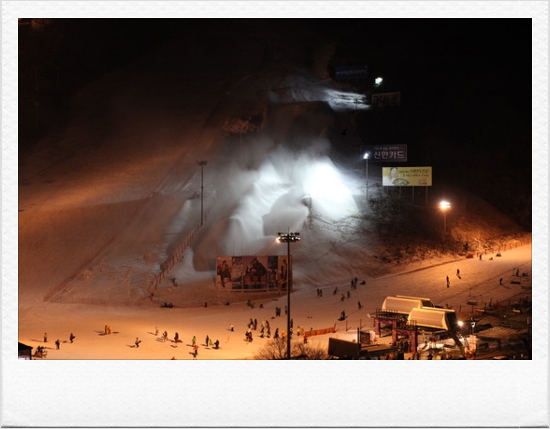 Daemyung Hongcheon Vivaldi Ski Resort on Christmas Day 2009 image 2