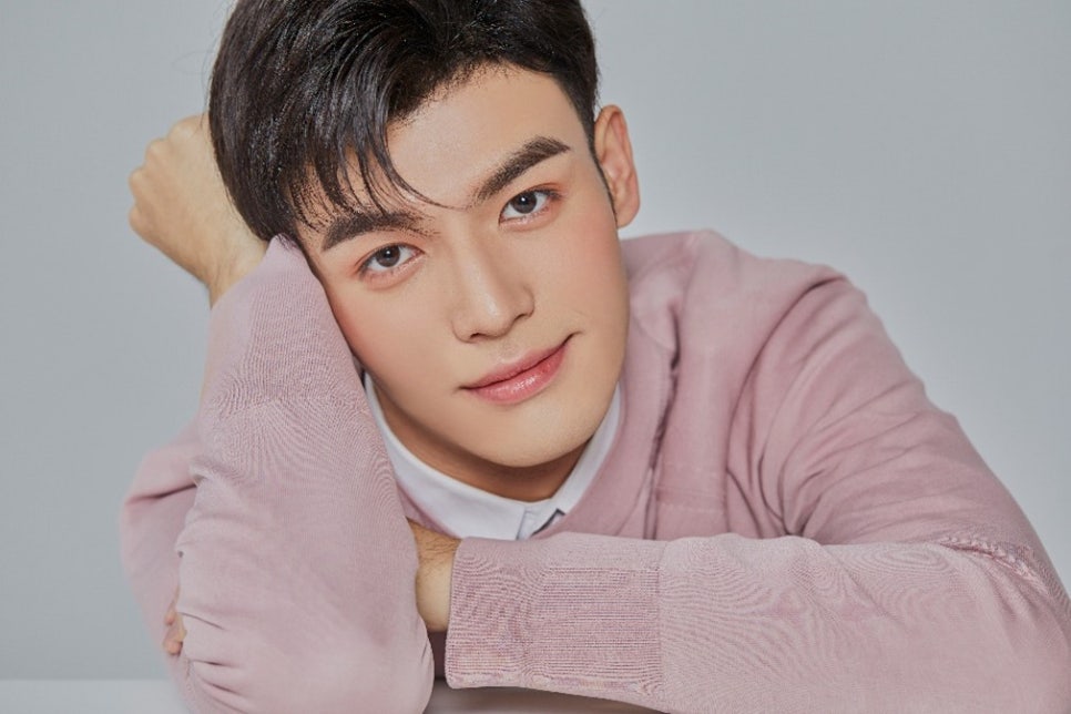 Let's Learn About the Trends in Gangnam Male Eye Surgery! image 3