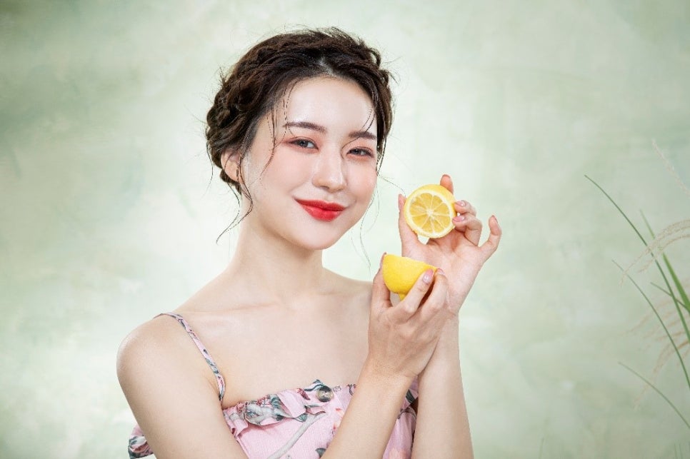 What Is the Non-Incisional Eye Correction Method at a Gangnam Eye Surgery Clinic? image 3