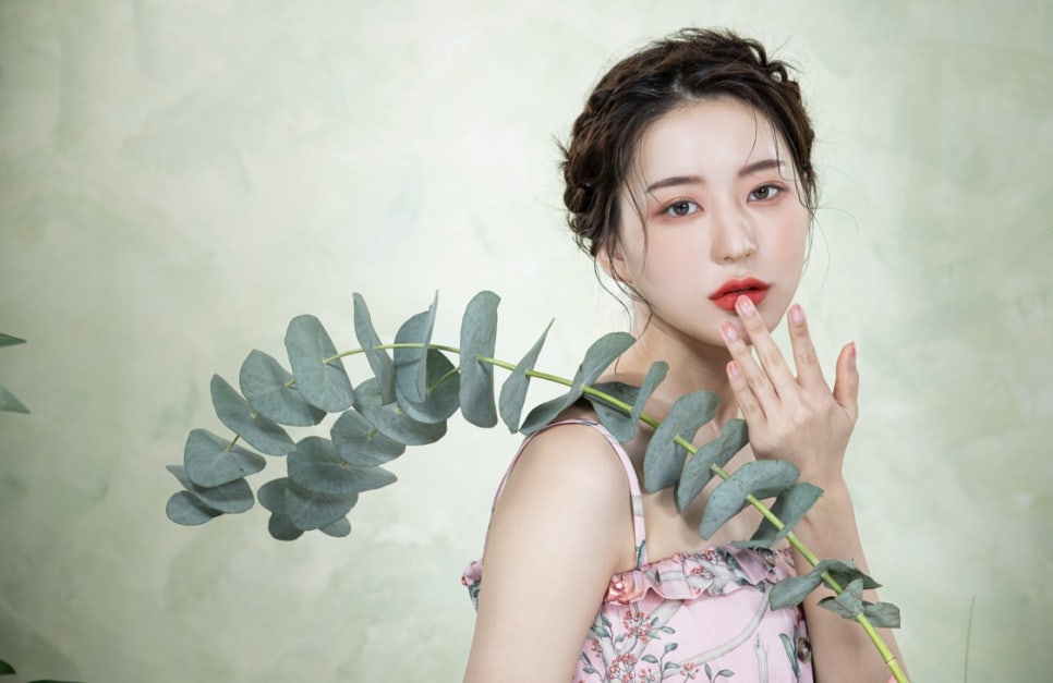 눈썹아래절개로 생기 되찾기 관련 이미지 2