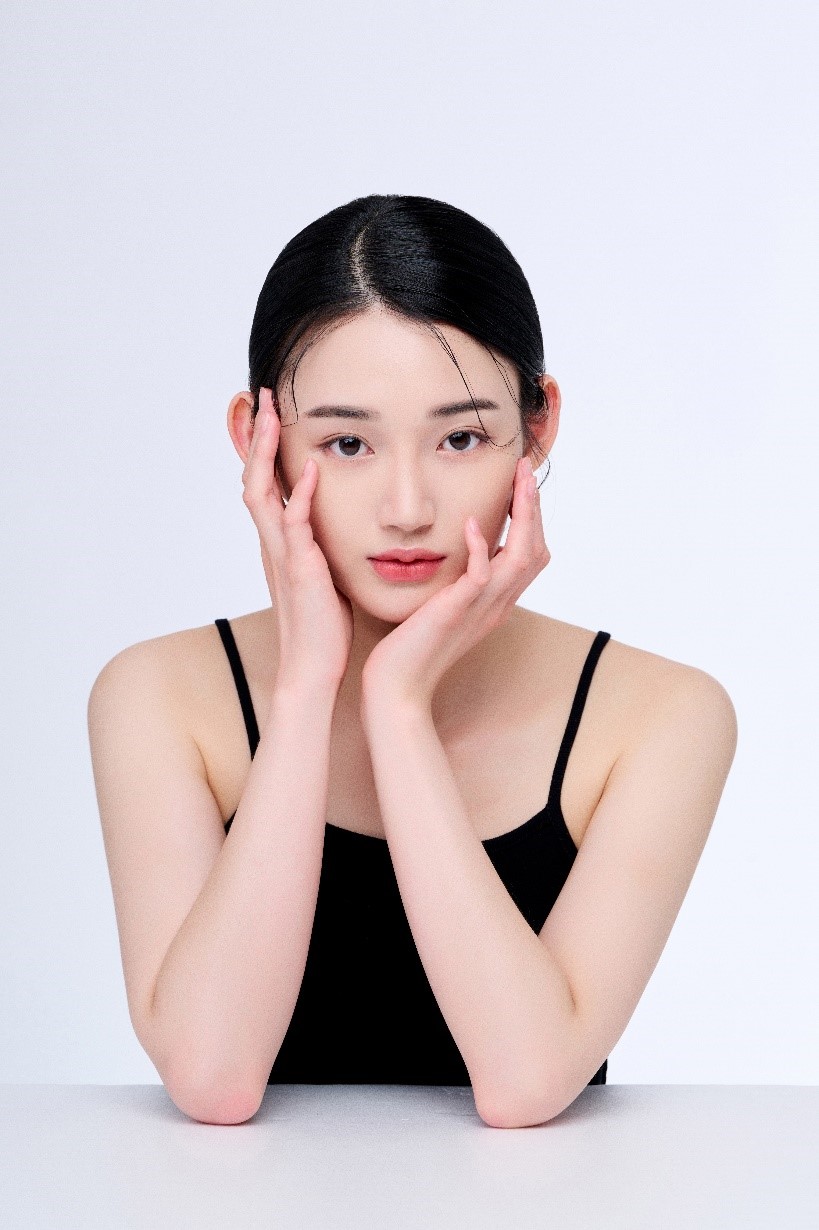 Creating a Brighter Impression with Lower Eyelid Fat Repositioning for Middle-Aged Adults image 24