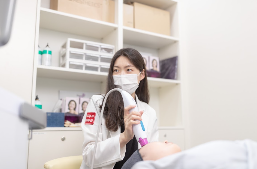 공덕피부과전문의 작성, 써마지 후회 없는 선택을 위해 꼭 알아야 할 진단 기준 관련 이미지 1