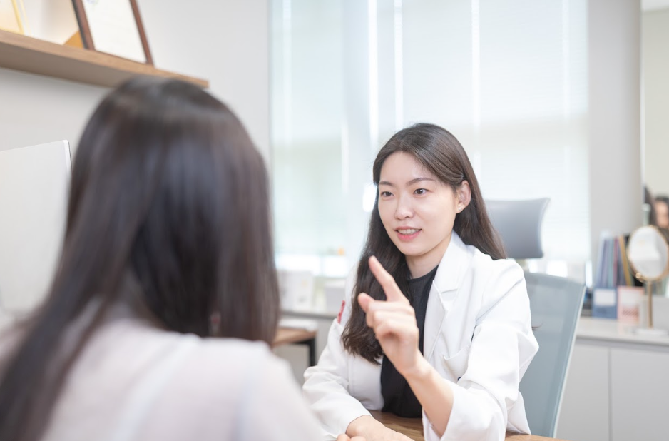 아현역피부과 쥬브젠, 보톡스를 맞아도 깊은 주름이 그대로인 이유 관련 이미지 1