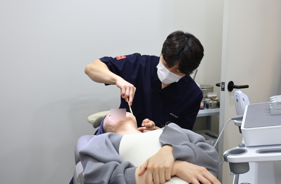 공덕 피부과 팔자주름, 쥬브젠 vs 필러 차이점 알려드릴게요 관련 이미지 1