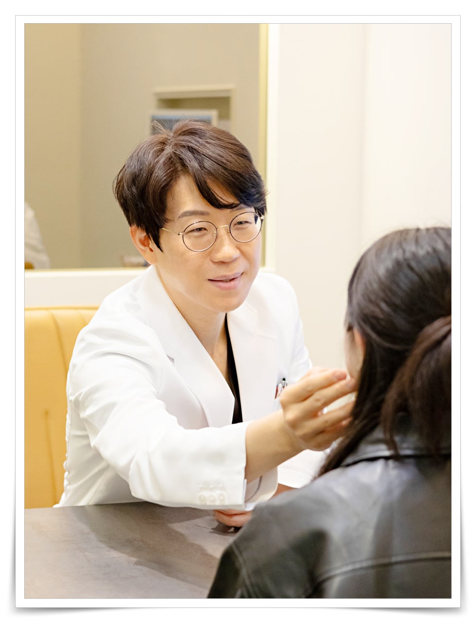 Double Chin Removal Surgery: How to Get Rid of a Double Chin Completely image 5
