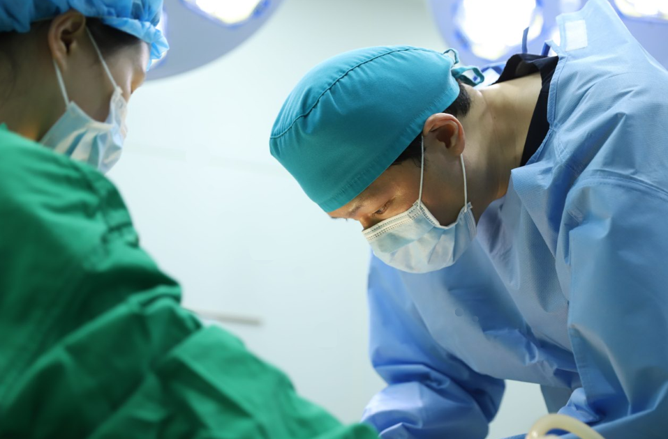 When Middle-Aged Eye Surgery Is Needed: Upper Blepharoplasty and Lower Blepharoplasty image 3