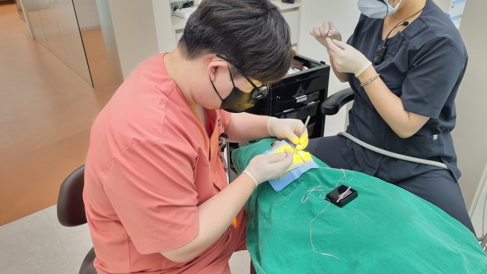역삼역 치과 치대생 깊은 충치 신경치료없이 레진으로 완료 관련 이미지 13