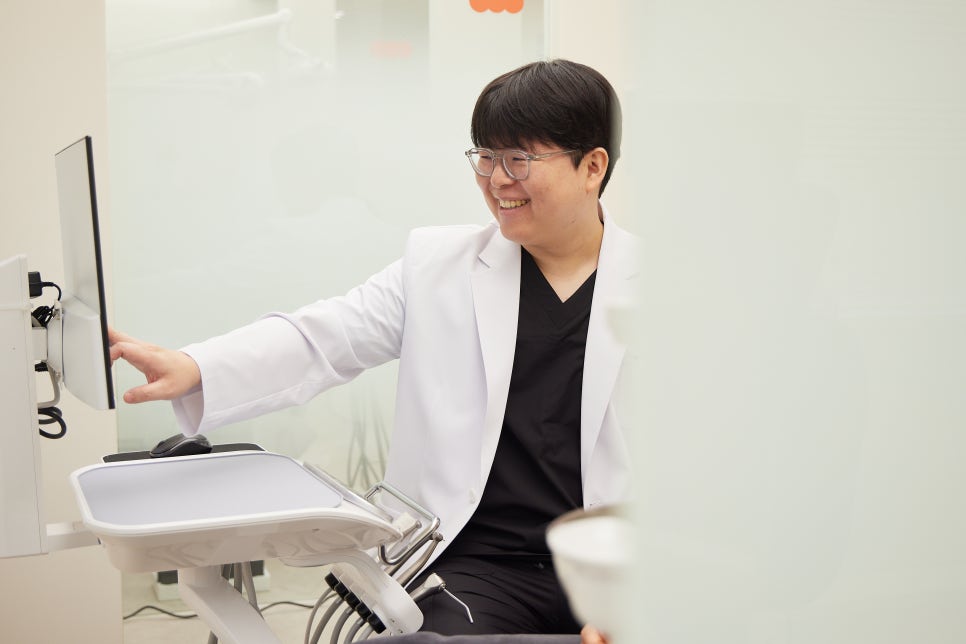 역삼역 치과 치대생 깊은 충치 신경치료없이 레진으로 완료 관련 이미지 17