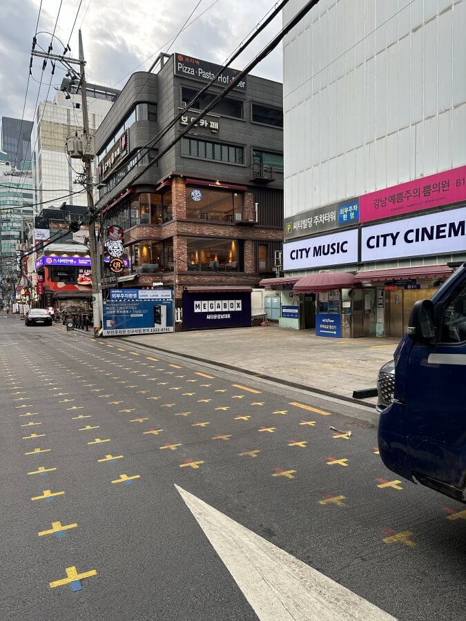 Getting to Nunhyeop Plastic Surgery Between Gangnam Station and Sinnonhyeon Station image 7
