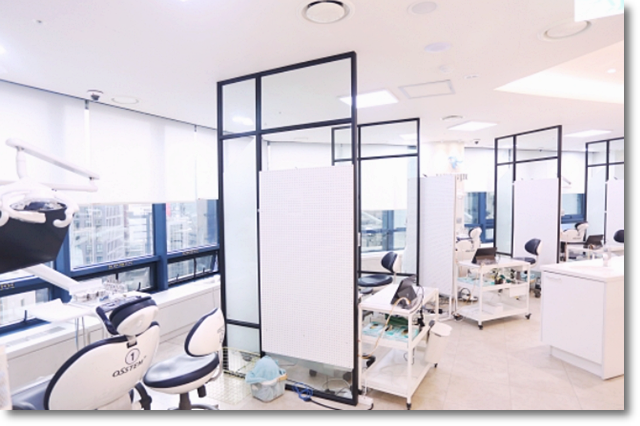 Post-Wisdom Tooth Extraction Precautions: When Can You Eat, Brush, and Exercise? image 9