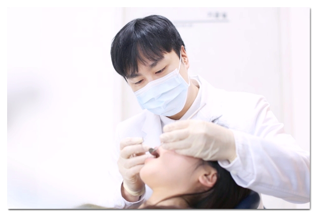 역삼동 치과, 10년 전 레진&middot;크라운 교체가 필요한 위험 신호 5가지 관련 이미지 1