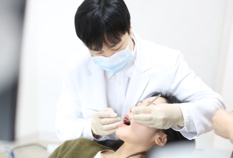 역삼동 앞니 임플란트 교체 신호 3가지 (의사작성) 관련 이미지 16