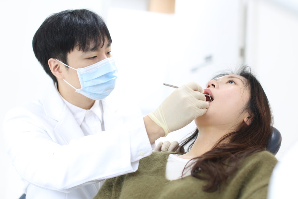 역삼동 앞니 임플란트 교체 신호 3가지 (의사작성) 관련 이미지 2