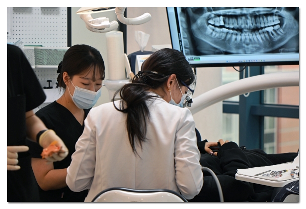 Celebrity Veneers: How Are They Different from Regular Veneers? image 7