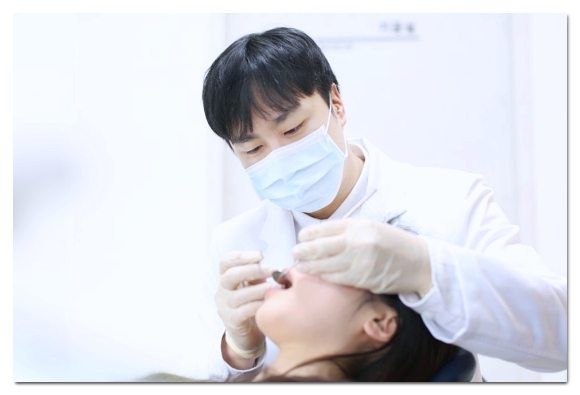 아랫니 벌어짐, 레진/라미네이트/교정 중 뭘 선택해야 할까? 관련 이미지 2