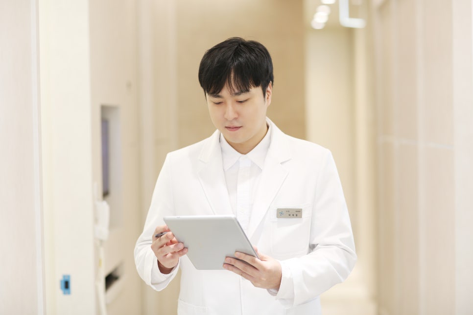 서초동치과, 앞니 사이가 까많게 보여요 <블랙트라이앵글 치료사례> 관련 이미지 15