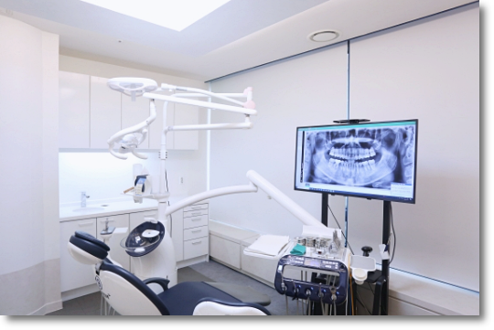 Post-Wisdom Tooth Extraction Precautions: When Can You Eat, Brush, and Exercise? image 2