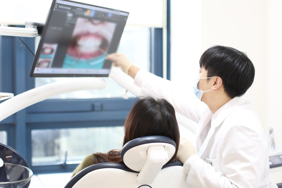 역삼동 앞니 임플란트 교체 신호 3가지 (의사작성) 관련 이미지 11