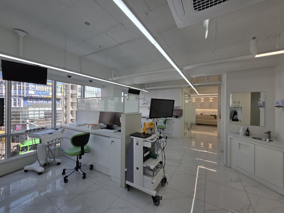 A Case Where Eating Discomfort Was Resolved with a Full Denture image 13