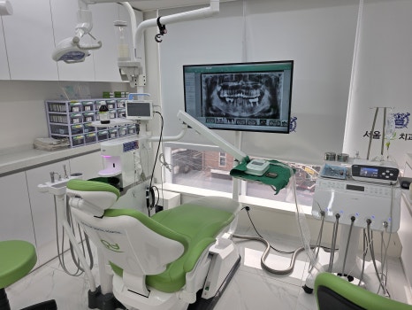 Treatment Process Revealed for a Fall That Injured Both the Front Teeth and Lip image 6
