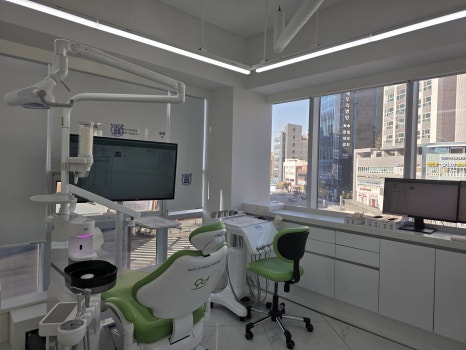 A Case Where Eating Discomfort Was Resolved with a Full Denture image 21