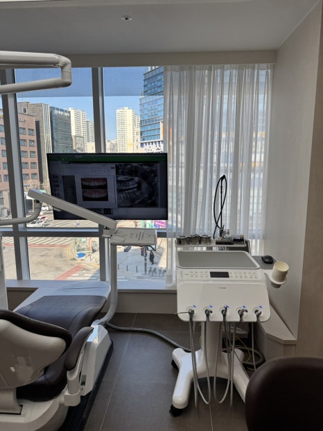 Jamsil no-prep laminate veneers: a real case of changing the impression without filing down the teeth image 9