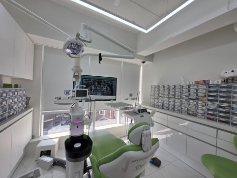 Songpa Dental Clinic: Implant After Molar Extraction image 18