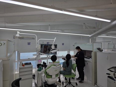 When a molar breaks, do you always need an implant? image 23