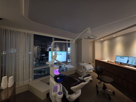 Natural-looking Front Teeth Completed with Laminate Veneers in Jamsil image 12