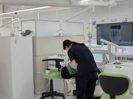 Are Tooth Sensitivity and Bleeding After Scaling Normal? — Clearly Explained by a Jamsil Dental Clinic image 8