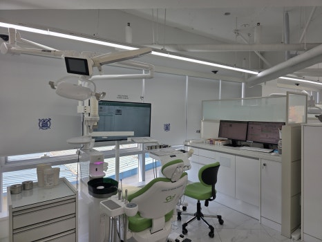 A 90s Senior Who Was Curious About Implant Insurance Pricing: How Did the Treatment Proceed? image 16