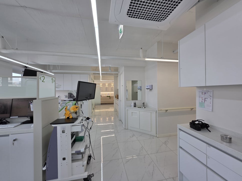 A Case Where Eating Discomfort Was Resolved with a Full Denture image 12