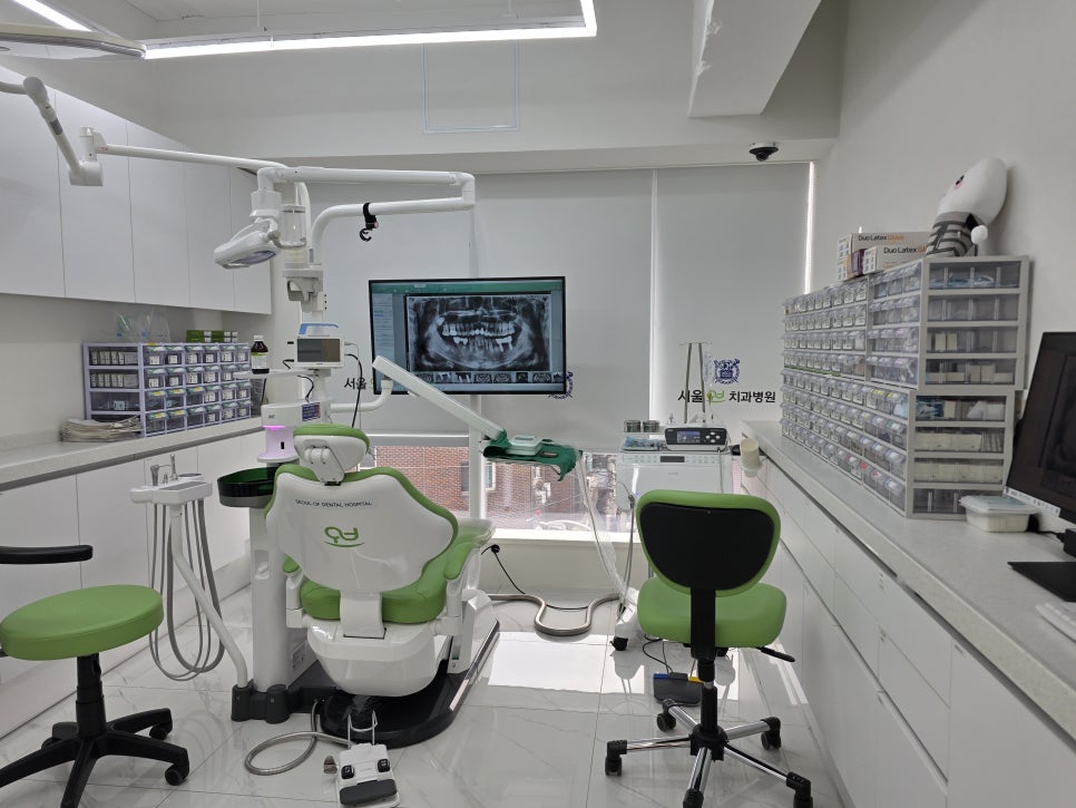 Treatment Process Revealed for a Fall That Injured Both the Front Teeth and Lip image 8