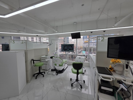 Treatment Process Revealed for a Fall That Injured Both the Front Teeth and Lip image 24