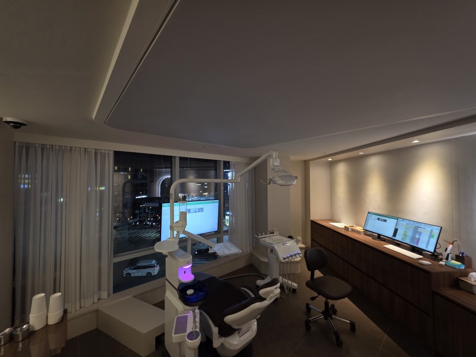 Natural-looking Front Teeth Completed with Laminate Veneers in Jamsil image 8